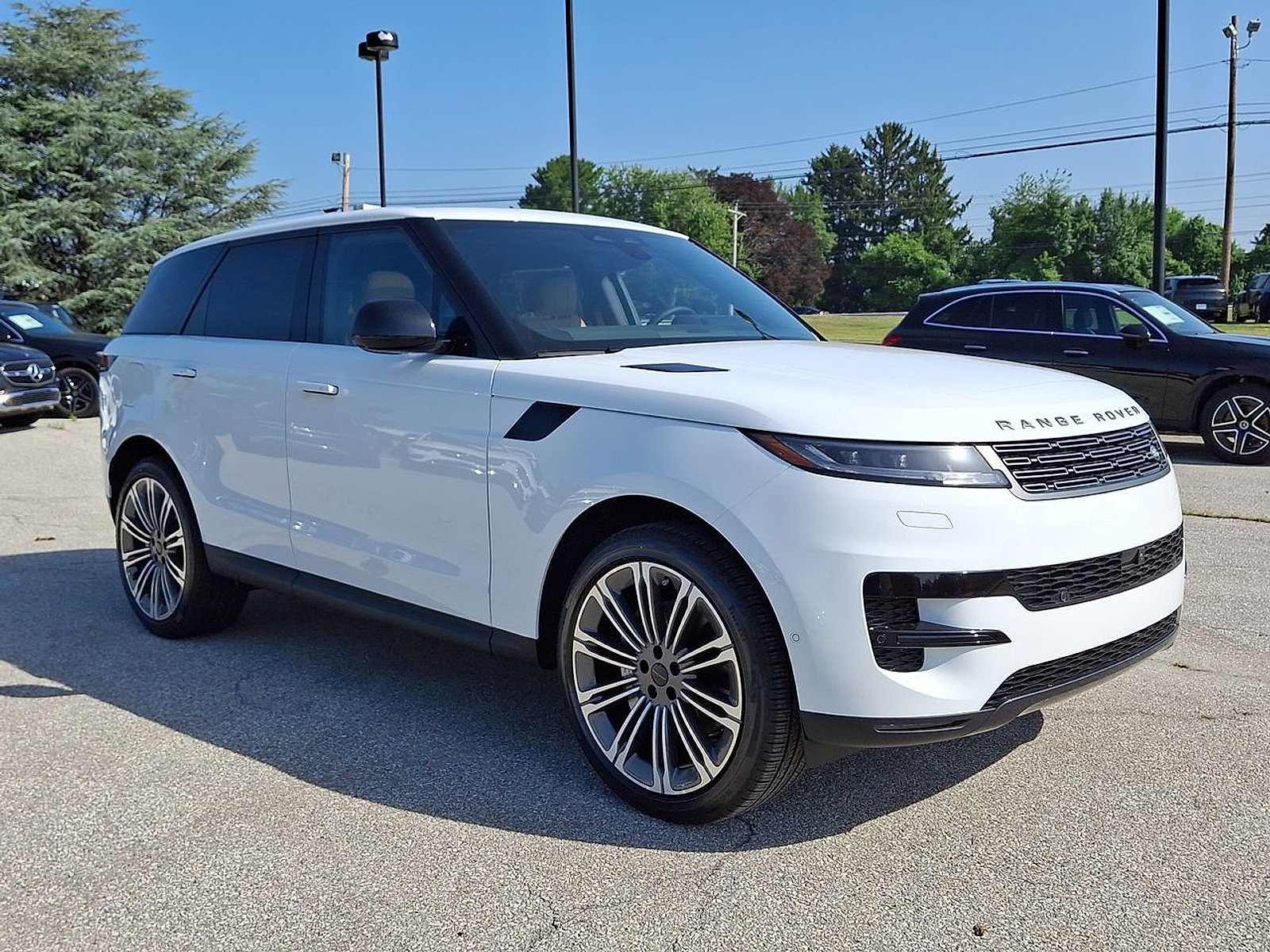 New 2026 Fuji White Land Rover P360 SE image 18