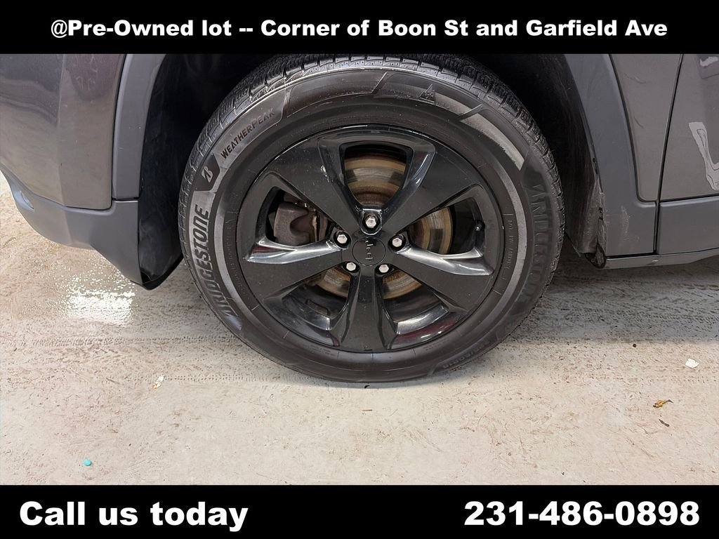 Used 2016 Gray Jeep Altitude image 4