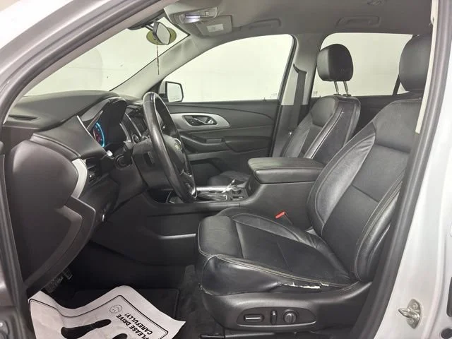 Used 2018 SUMMIT WHITE Chevrolet LT Cloth image 17