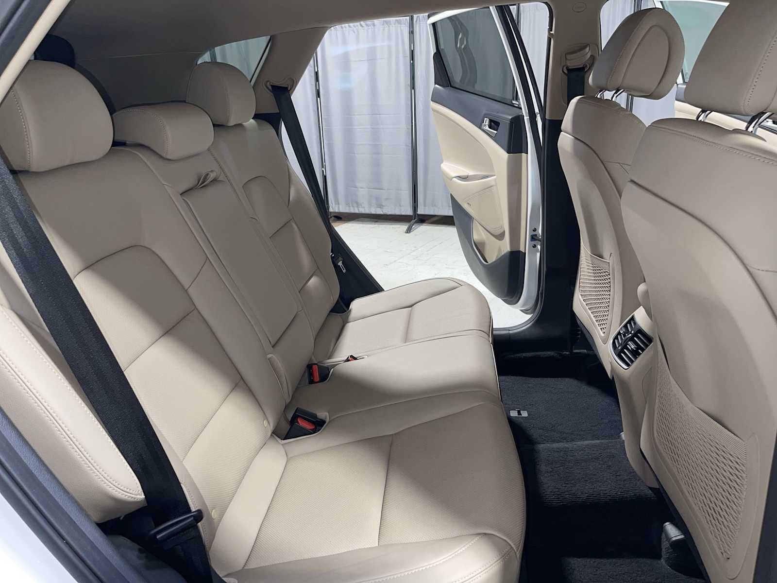 Used 2018 Dazzling White Hyundai Limited image 13