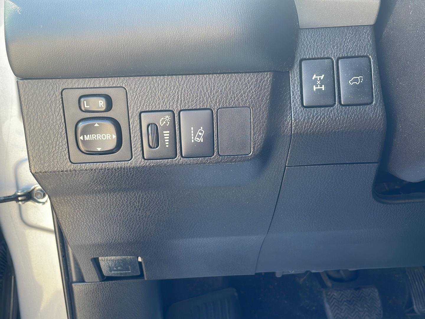 Used 2018 Silver Sky Metallic Toyota XLE image 16