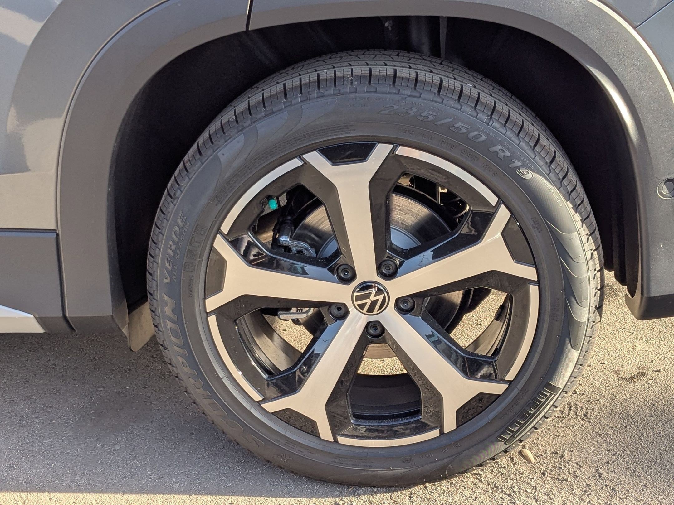 New 2026 Platinum Gray Metallic Volkswagen SE image 19