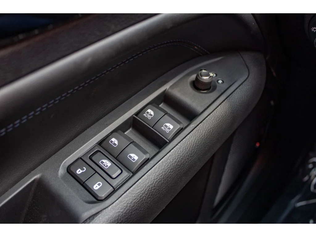 New 2026 Bright White Clearcoat Jeep Latitude image 34