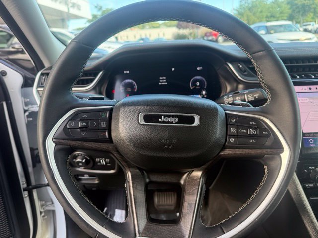 Used 2023 White/off-white Jeep Limited image 12