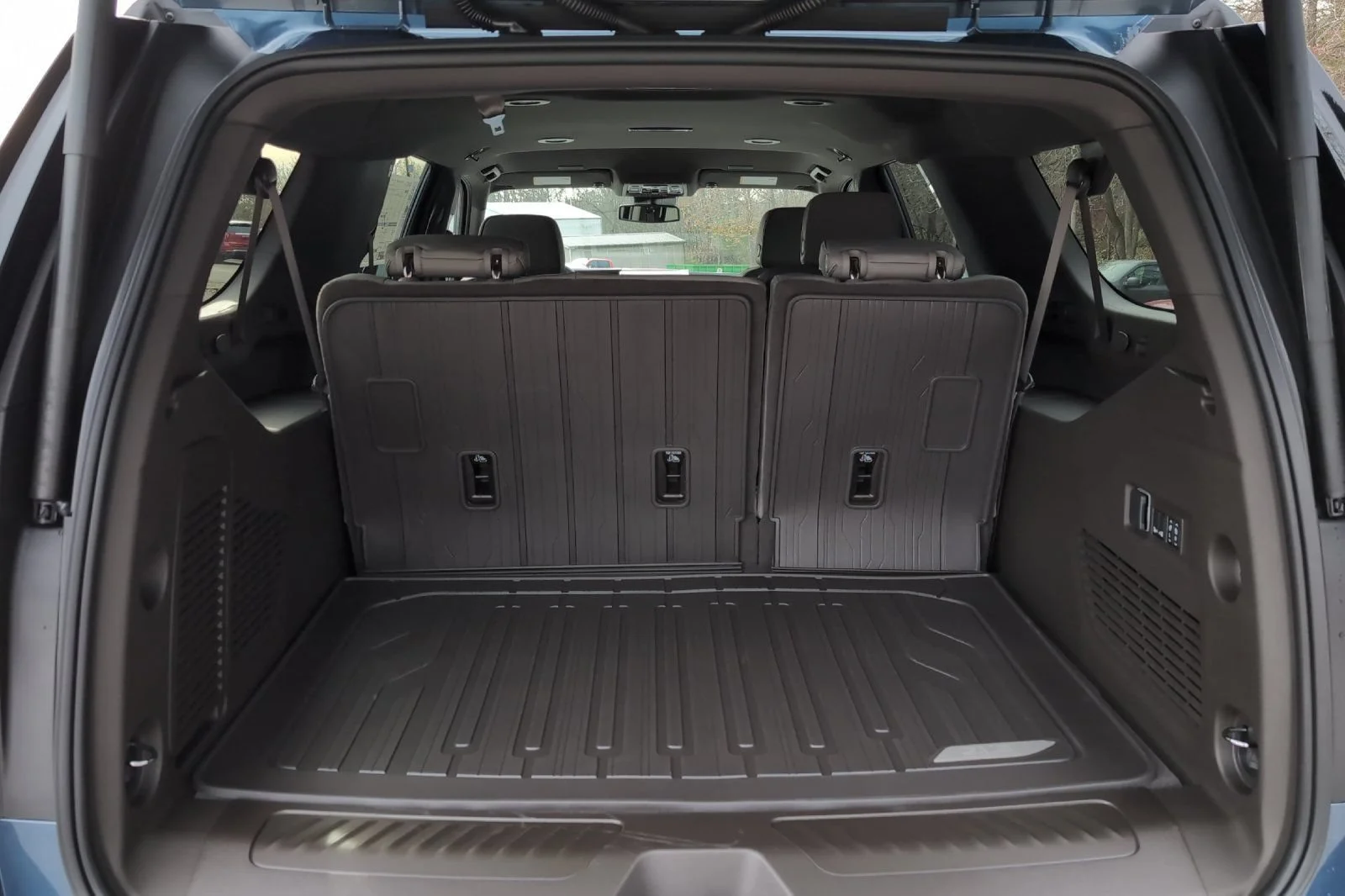 Used 2026 Downpour Metallic GMC Elevation image 17
