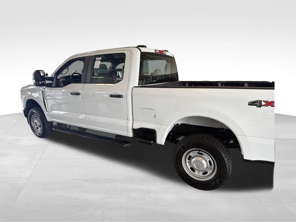 Used 2026 White Ford XL image 3