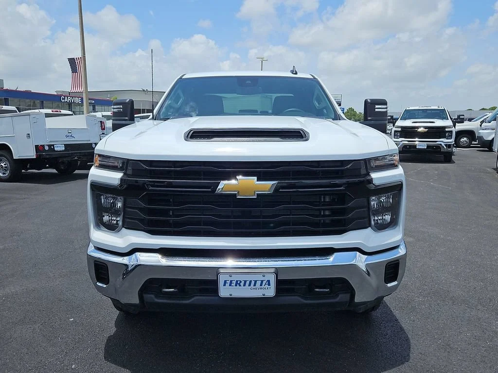 New 2026 Summit White Chevrolet WT image 10