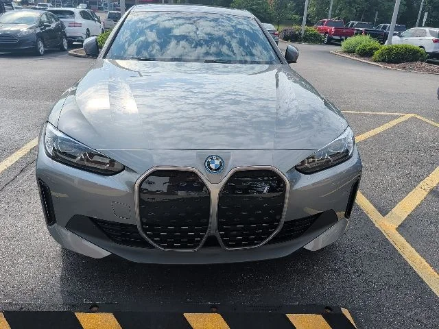 Used 2023 Gray BMW eDrive40 image 9