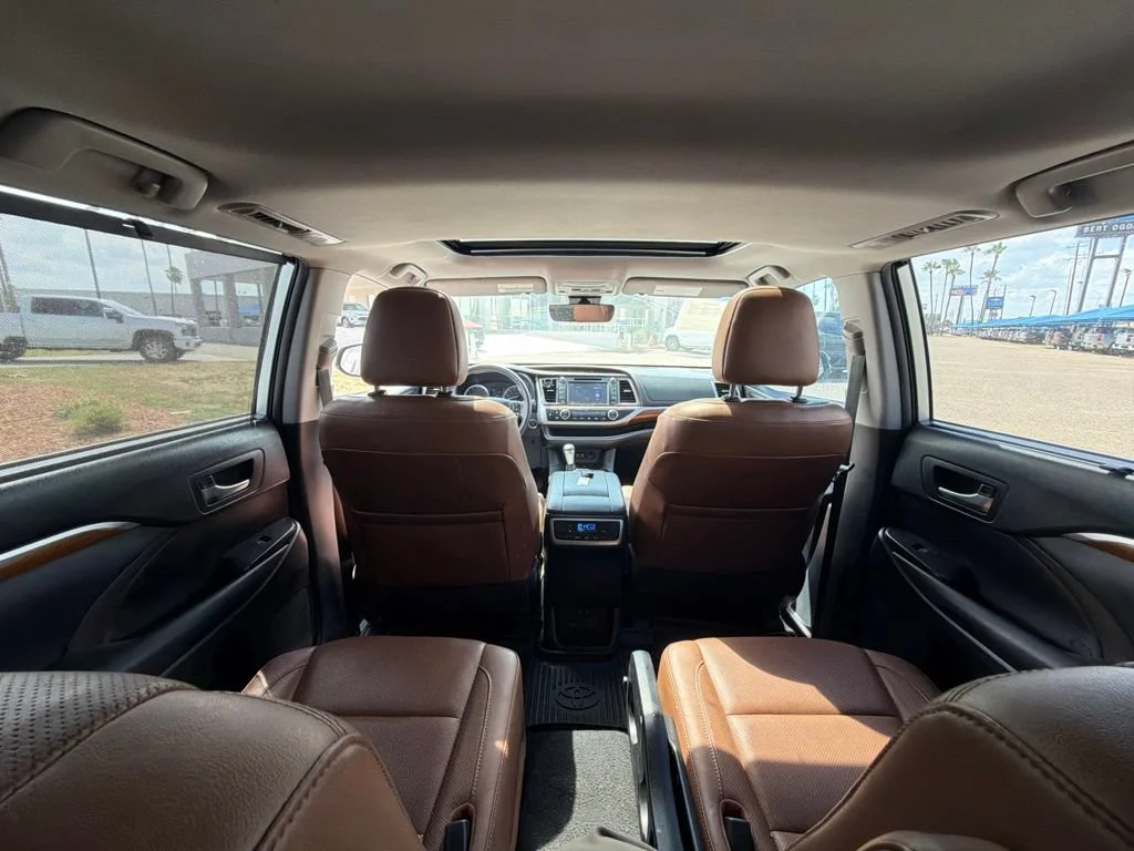 Used 2019  Toyota Limited image 11