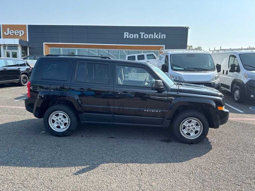 Used 2017 Black Clearcoat Jeep Sport image 10