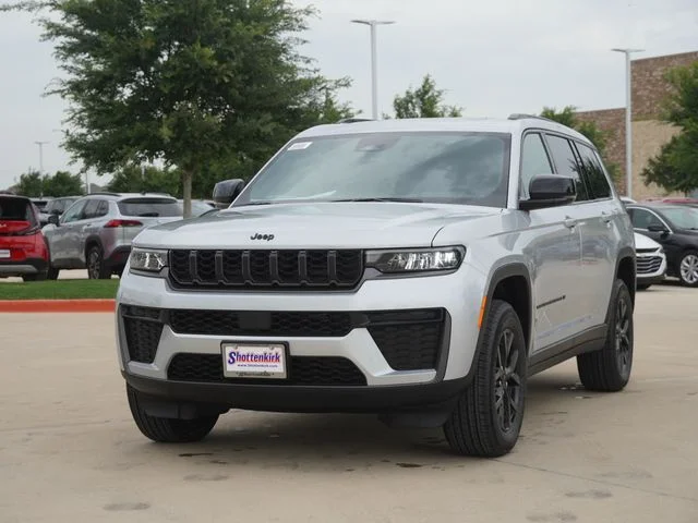 New 2026 Silver Zynith Jeep Altitude image 3