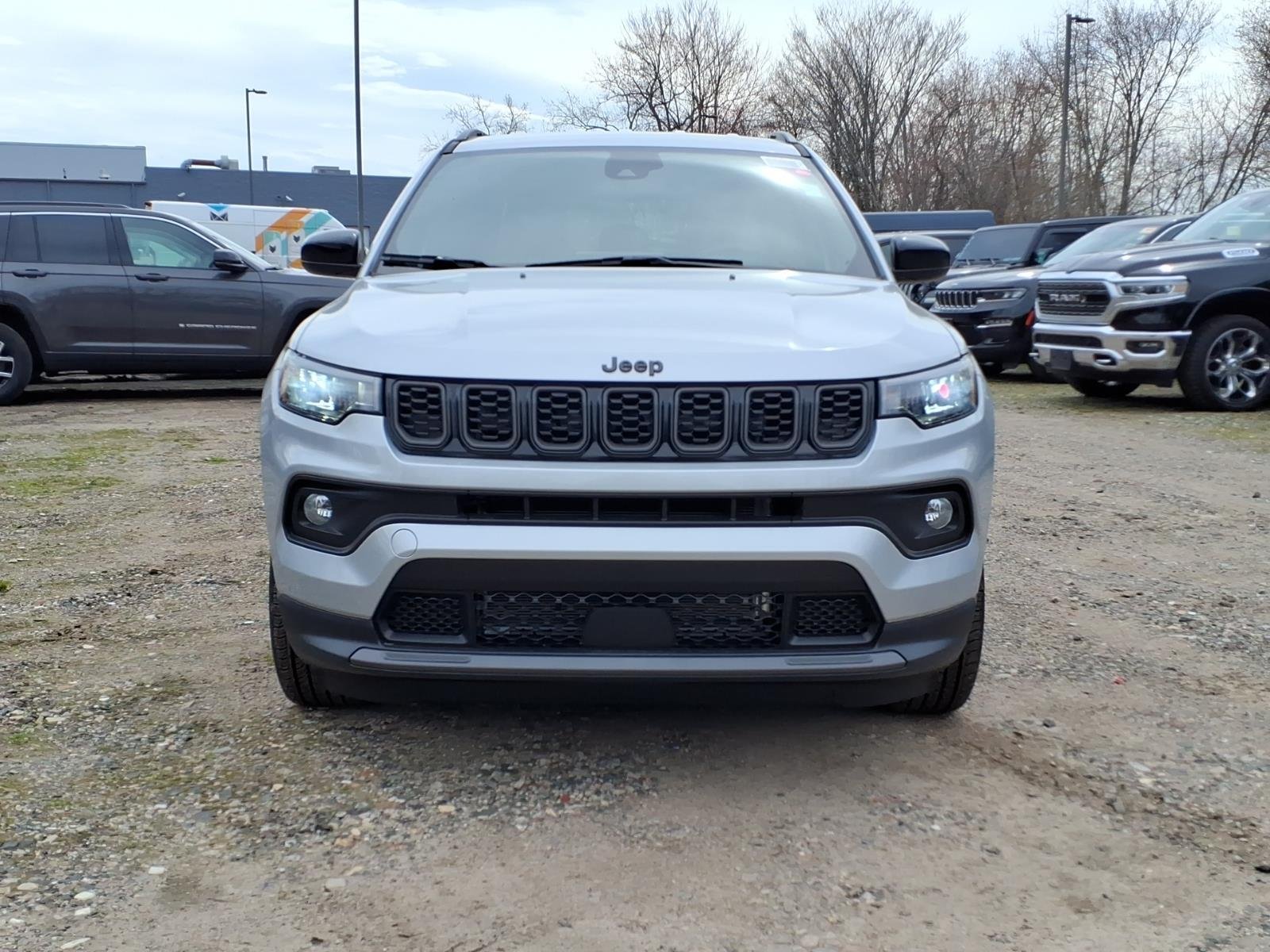 New 2026 Silver Zynith Metallic Clear-Coat Exterior Paint Jeep Latitude image 8