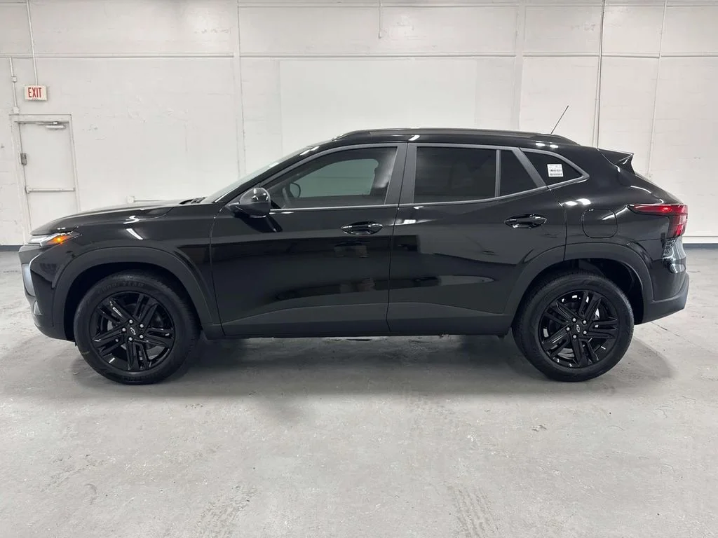 New 2026 Mosaic Black Metallic Chevrolet ACTIV image 5