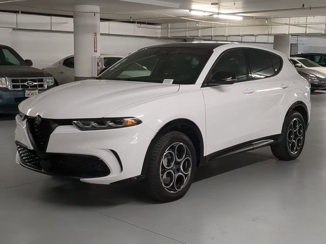 New 2025 Milano White Exterior Paint Alfa Romeo Base image 3