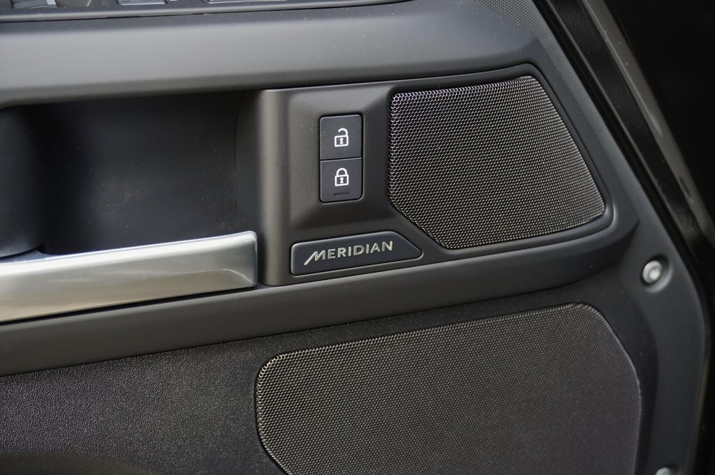 New 2026 Santorini Black Land Rover S image 11