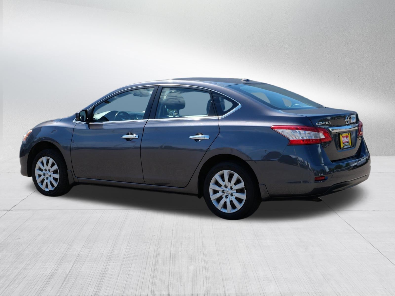 Used 2015 Amethyst Gray Nissan SV image 5