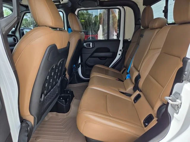 Certified Used 2020 White Jeep Rubicon image 16
