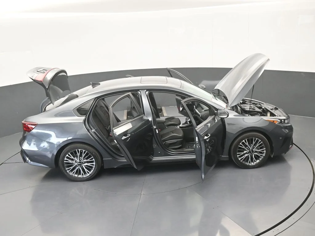 Used 2024 Gravity Gray Kia GT-Line image 70
