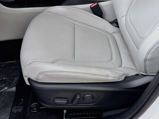 New 2026 White Hyundai Limited FWD image 35