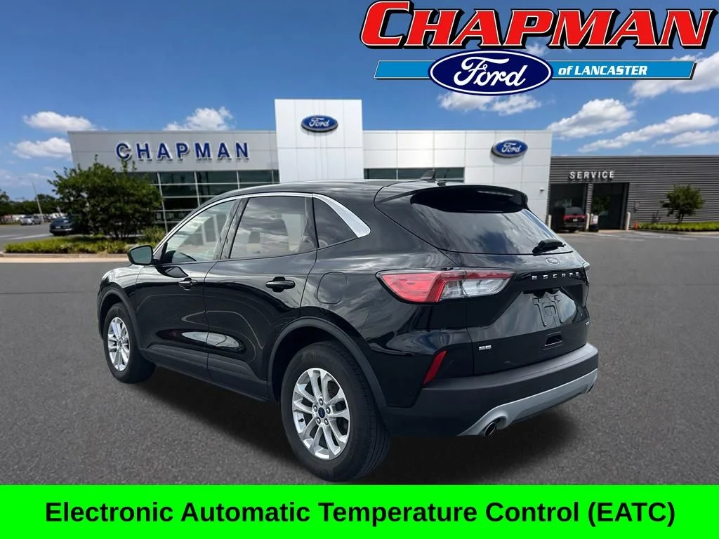 Used 2022 Black Metallic Ford SE image 3