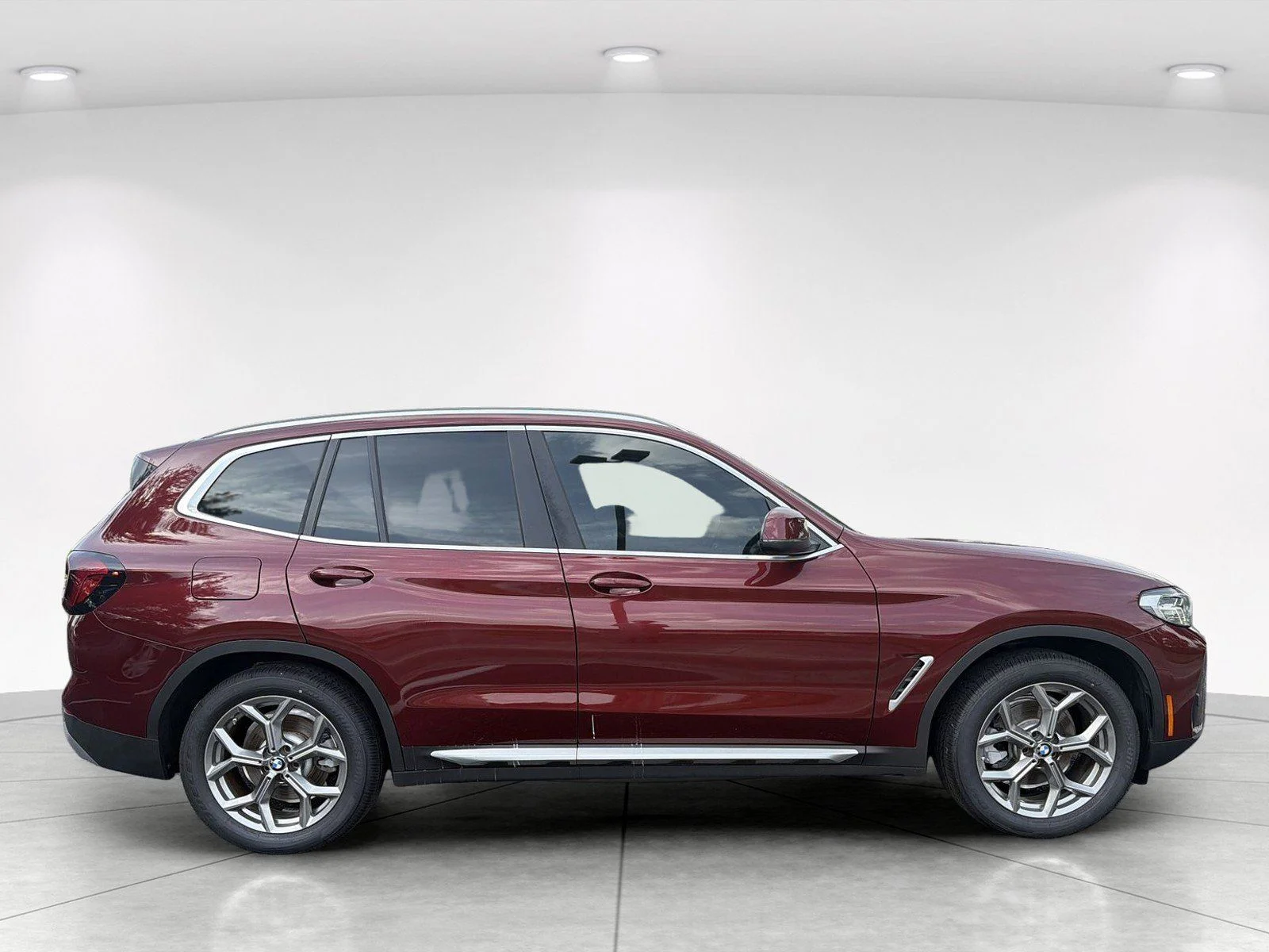 Used 2023 Aventurin Red Metallic BMW sDrive30i image 3
