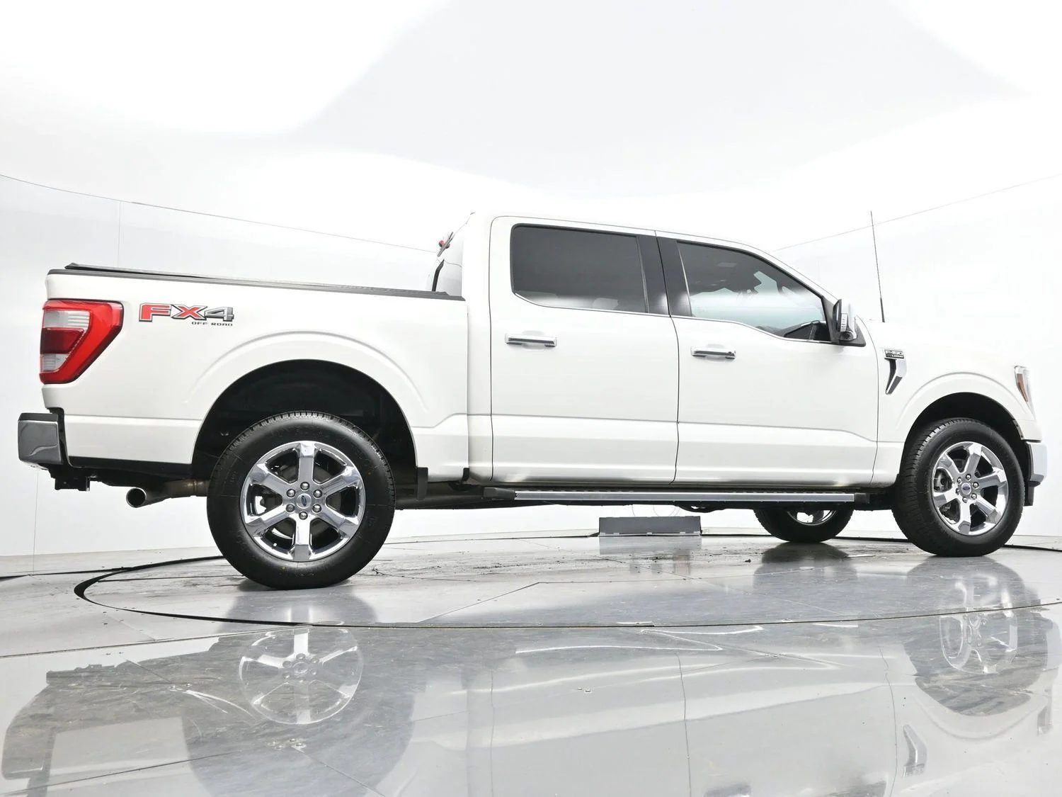 Used 2022 Star White Metallic Tri-Coat Ford LARIAT image 55