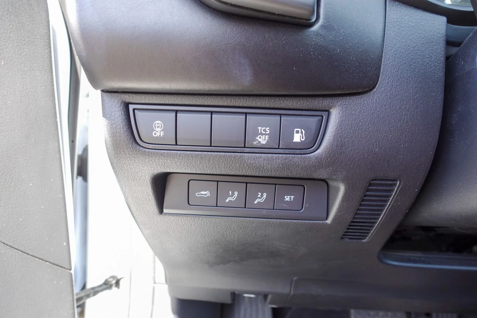 Certified Used 2025 Wind Chill Pearl Mazda Premium image 18