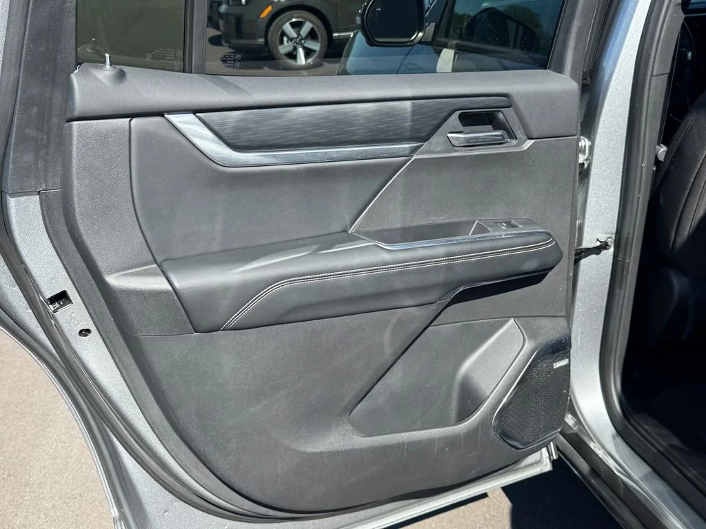 Used 2025 Silver GMC Elevation image 18
