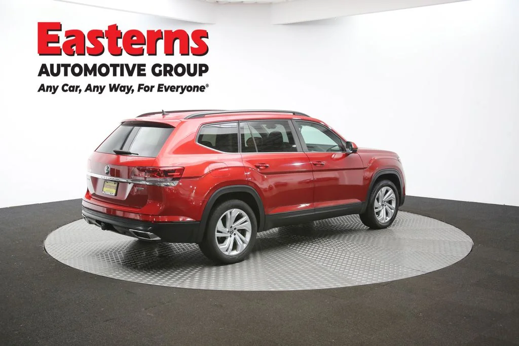 Used 2022 Red Volkswagen 3.6L V6 SE w/Technology image 37