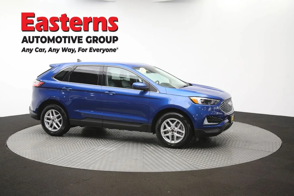 Used 2023 Blue Ford SEL image 49