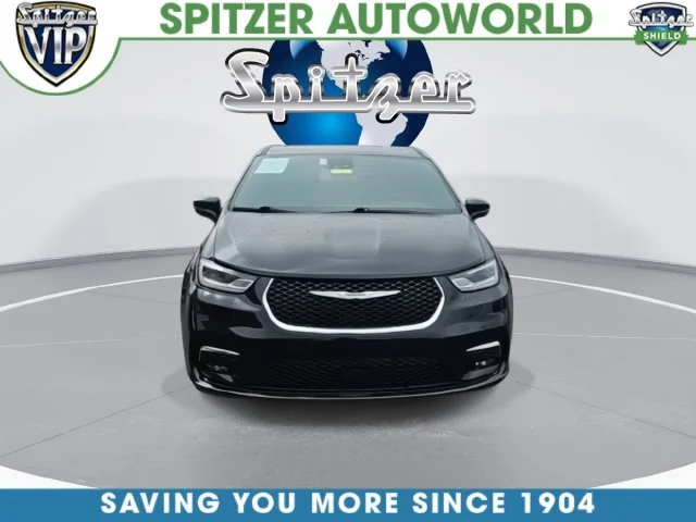 Used 2025 Black Chrysler Select image 4