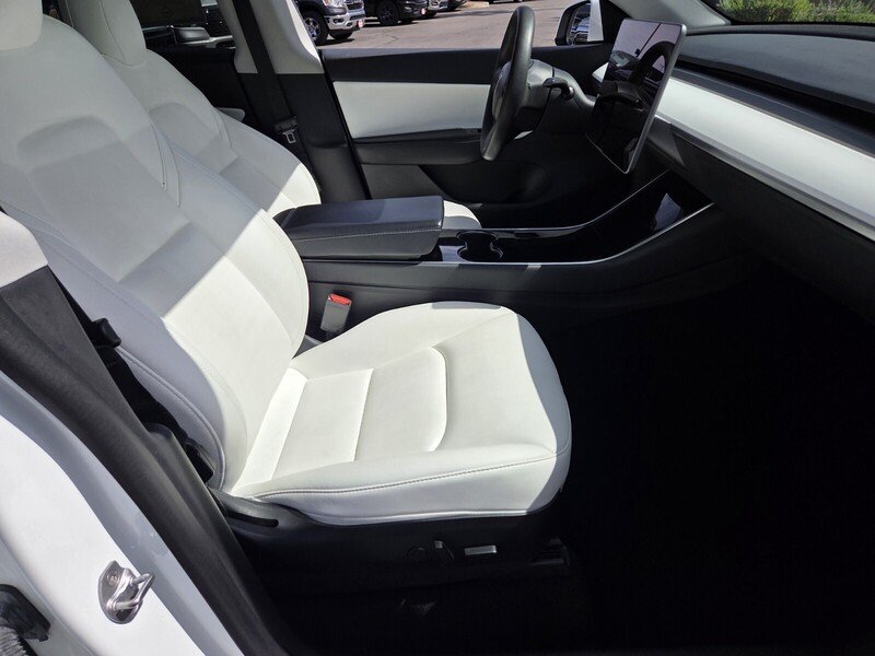 Used 2020  Tesla Long Range image 22