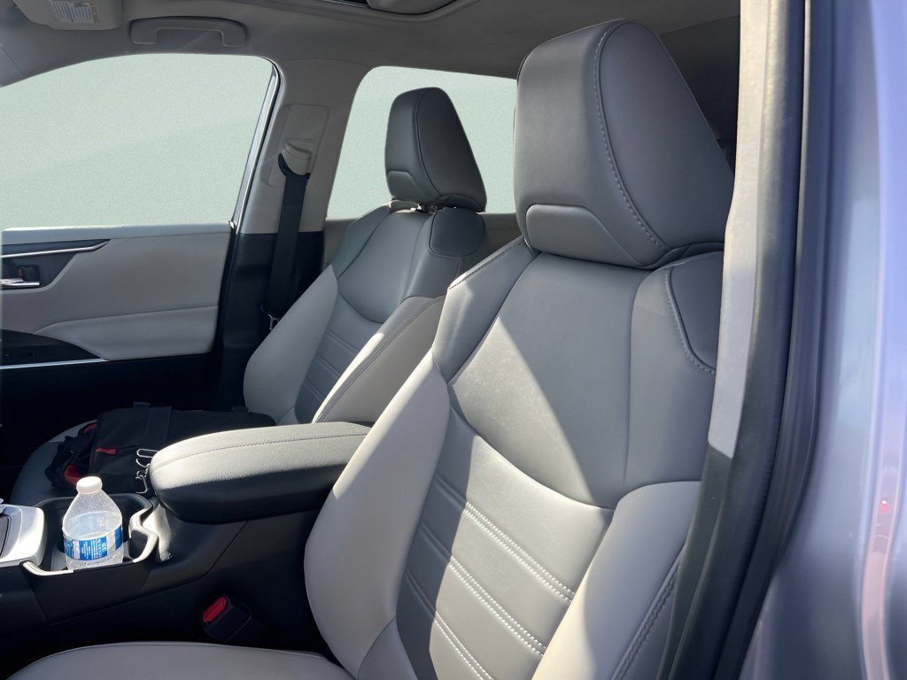 Used 2021 Silver Sky Metallic Toyota XLE Premium image 25