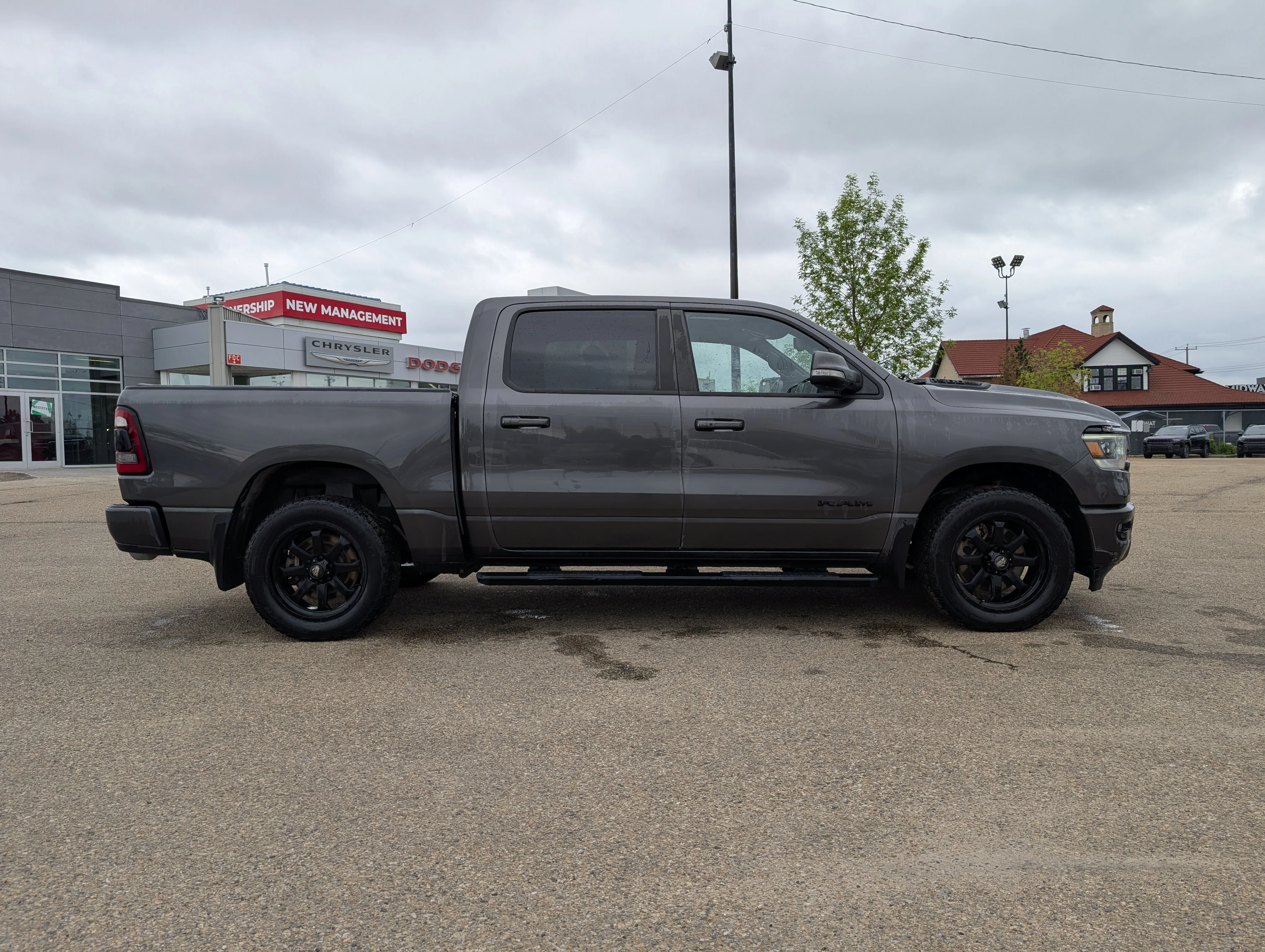 Used 2020 Granite Crystal Metallic Ram Sport image 14
