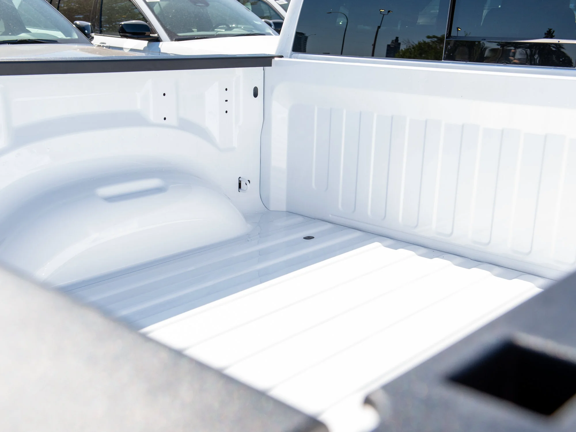New 2026 White RAM Sport* Crew Cab 4x4, HEMI V8, Panoramic Sunroof, 3.92 Rear Axle, Heated Seats image 6