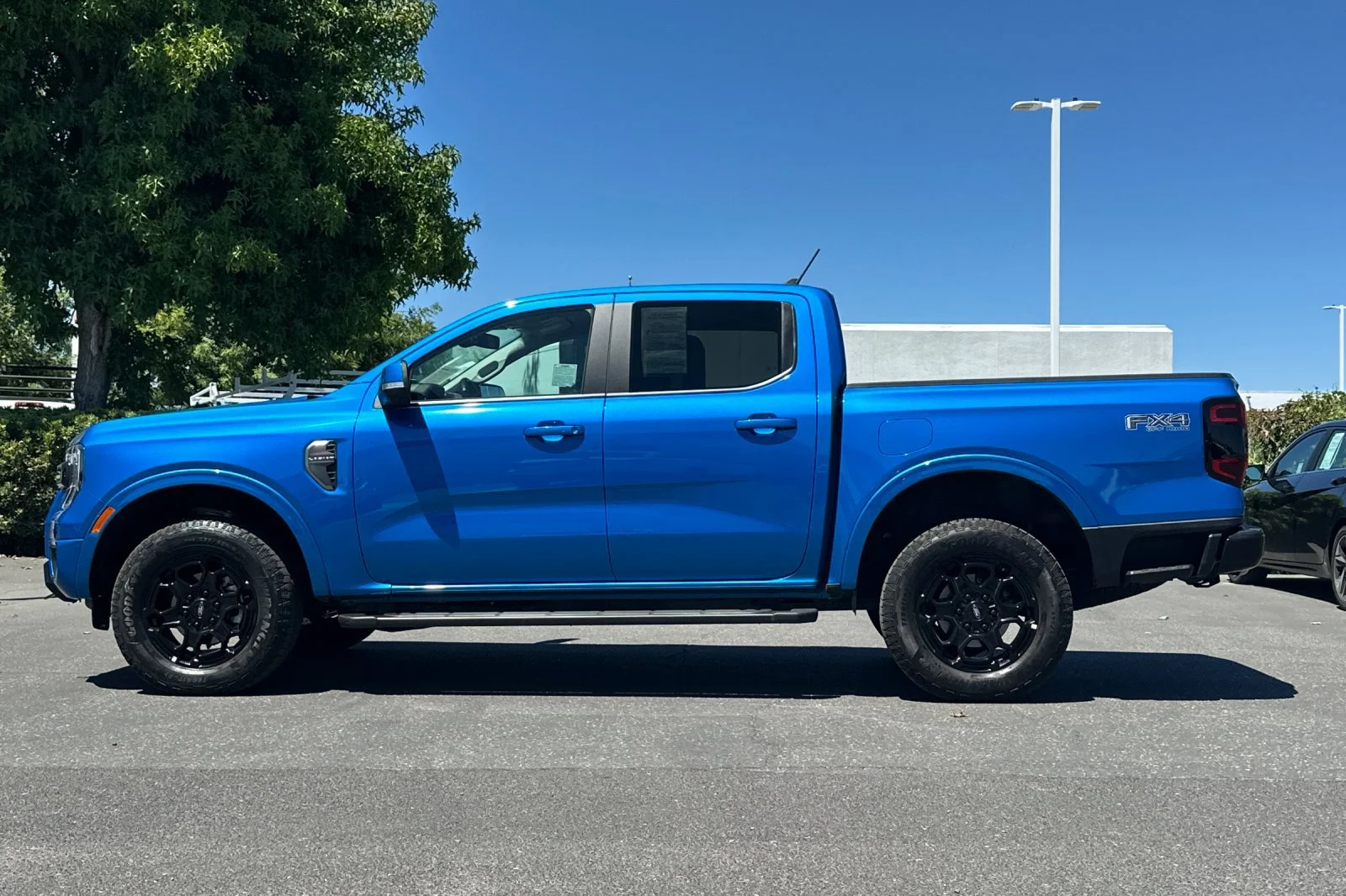 Used 2025 Blue Metallic Ford LARIAT image 7
