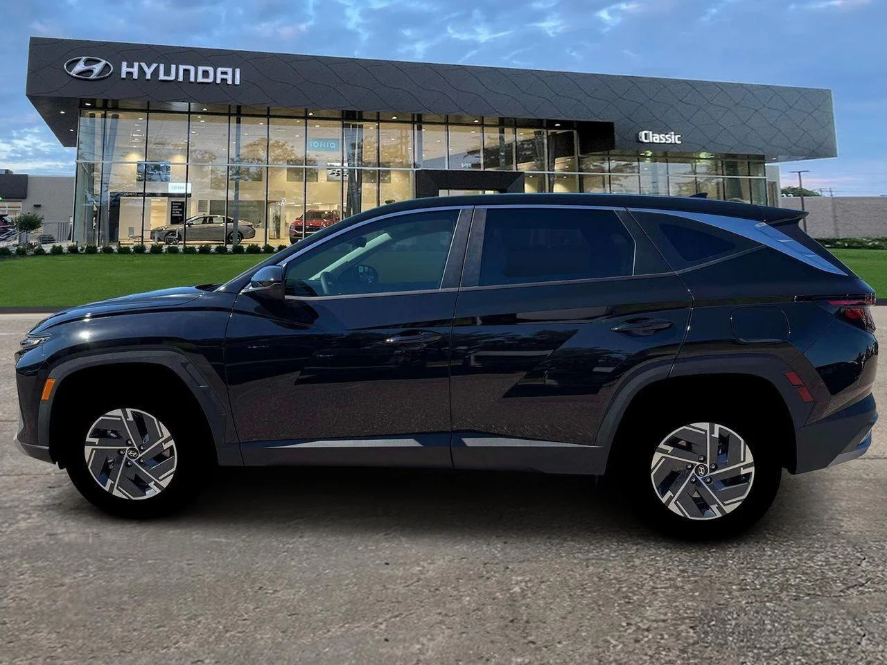 New 2026 Ash Black Hyundai Blue SE image 3