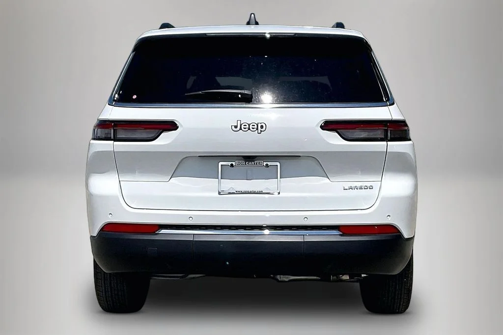 New 2026 Bright White Clear-Coat Exterior Paint Jeep Laredo image 3