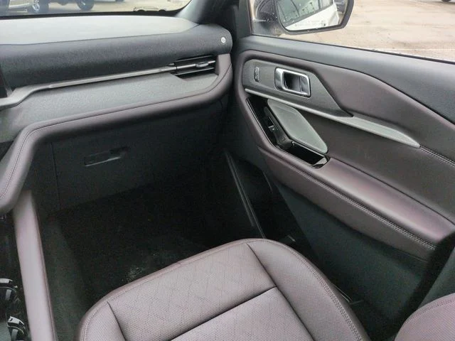 New 2026 Star White Metallic Tri-Coat Ford Platinum™ image 20