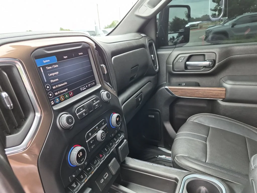 Used 2022 White Chevrolet High Country image 24