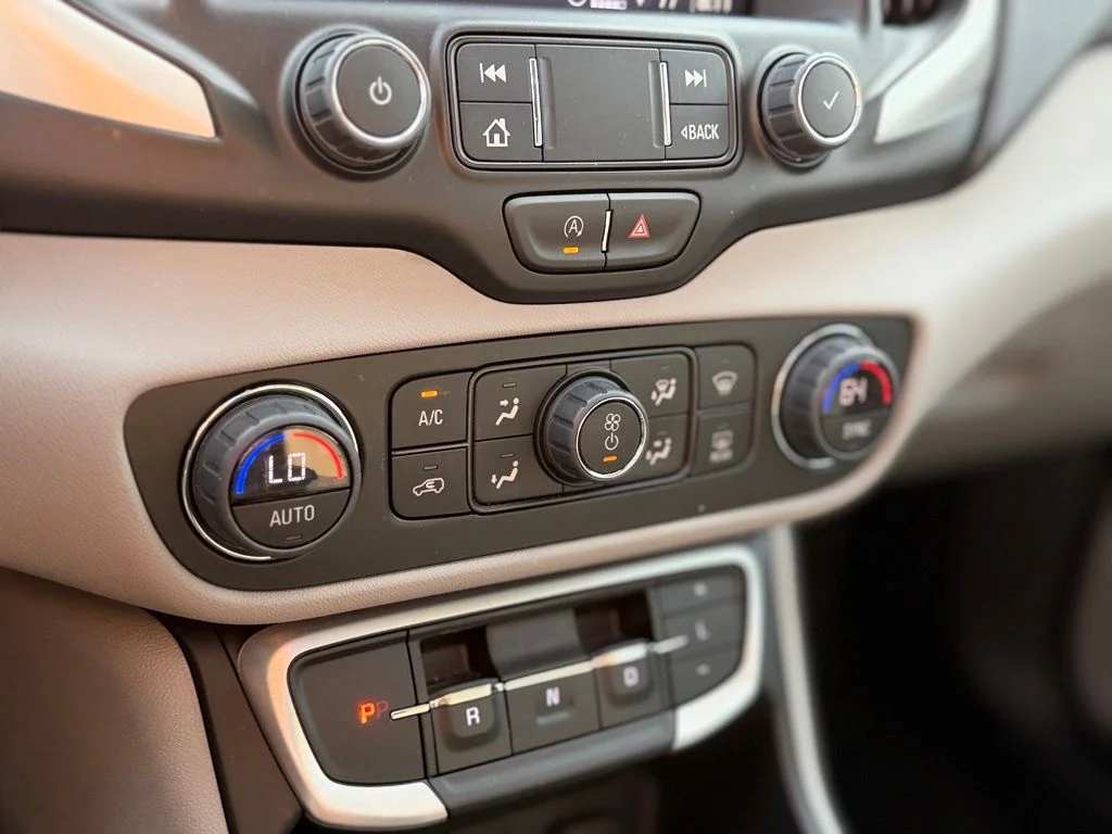 Used 2023 Silver GMC SLT image 37
