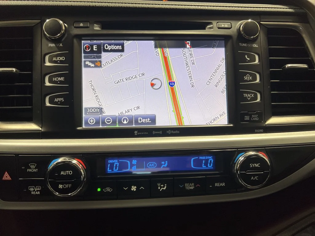 Used 2019 Predawn Gray Mica Toyota XLE image 21