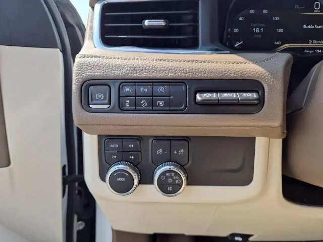 Used 2023 White GMC Denali image 20