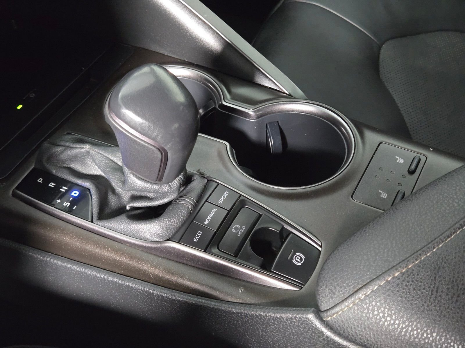 Used 2022 Pearl Toyota XSE image 27