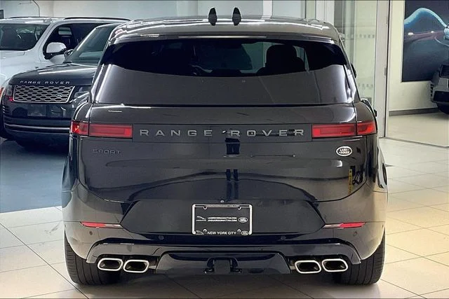 Used 2023 Black Land Rover First Edition image 3