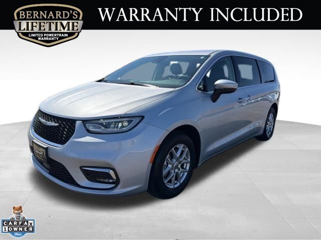 2023 Chrysler Pacifica Touring L's photo