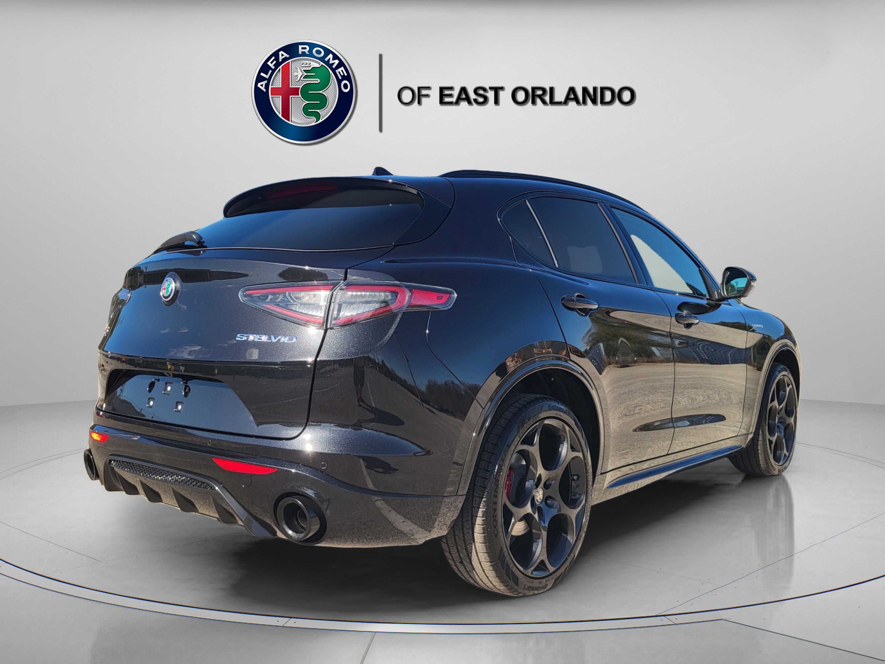 New 2026 Vulcano Black Metallic Alfa Romeo  image 6
