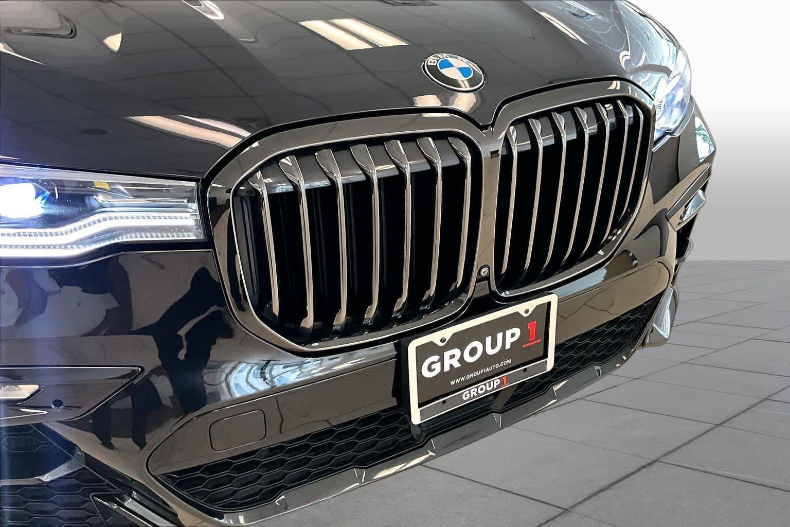 Used 2022 Black Sapphire Metallic BMW M50i image 28