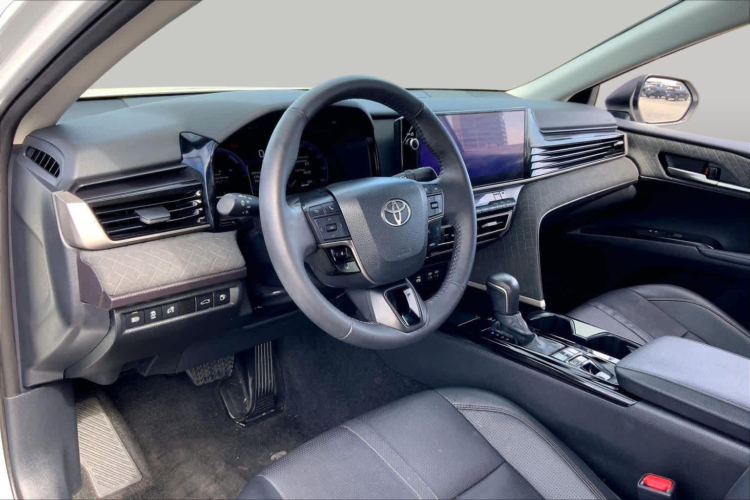 Used 2025 Wind Chill Pearl Toyota XLE image 17