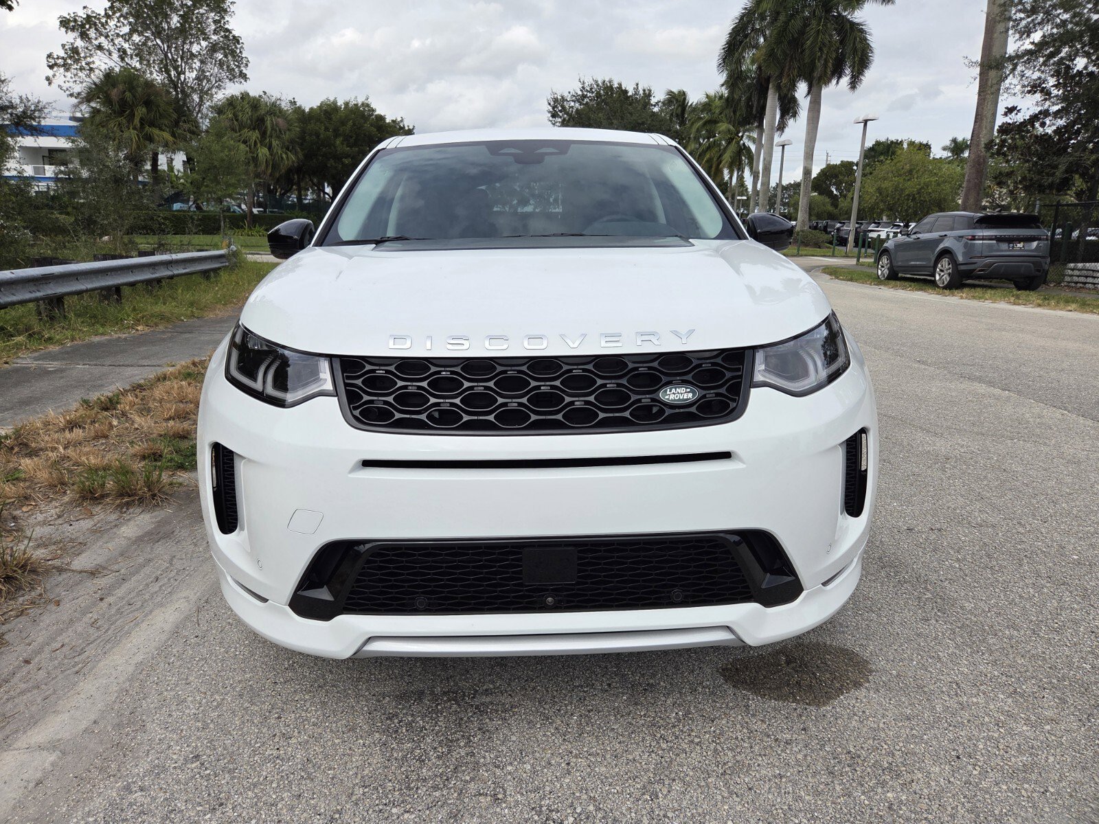 New 2025 Fuji White Land Rover P250 S image 8